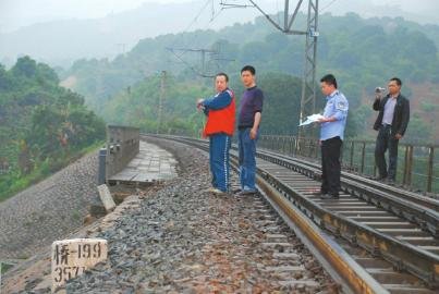 人贩嫌小孩太聪明“卖不脱” 将其投江溺亡(图)