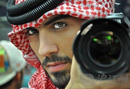 长太帅遭驱逐帅哥:生日获倾慕者赠豪车!